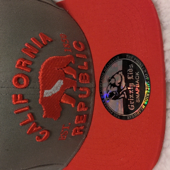 Grizzly Lids Gray California Republic Trucker Snapback W/Red Rim. O/S. NWT - Picture 2 of 7
